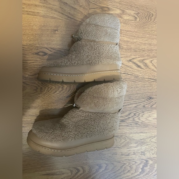 Marc Fisher | Shoes | Marc Fisher Ltd Kamryn Genuine  MARC FISHER Women\'s Kamryn Bootie $259.00
Cozy Tan Shearling Women\'s Boots 7.5